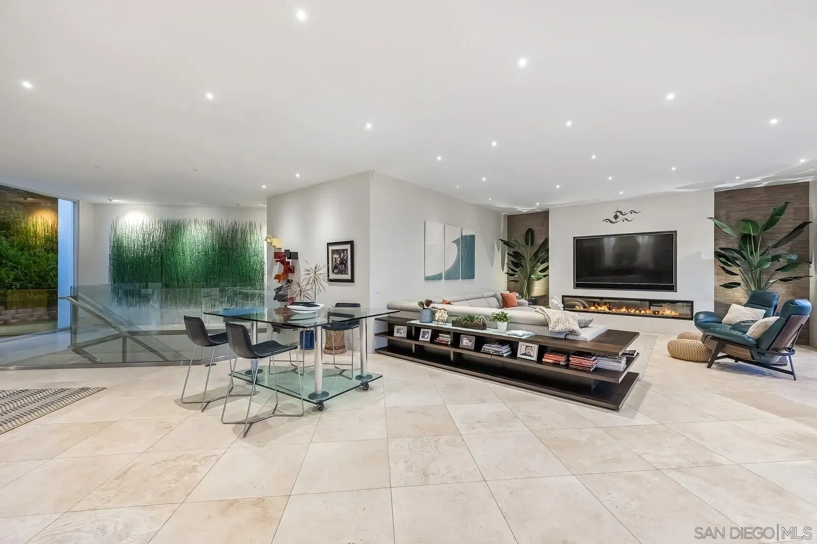 La Jolla, California 92037, United States, 5 Bedrooms Bedrooms, ,6 BathroomsBathrooms,Residential,Active,90771