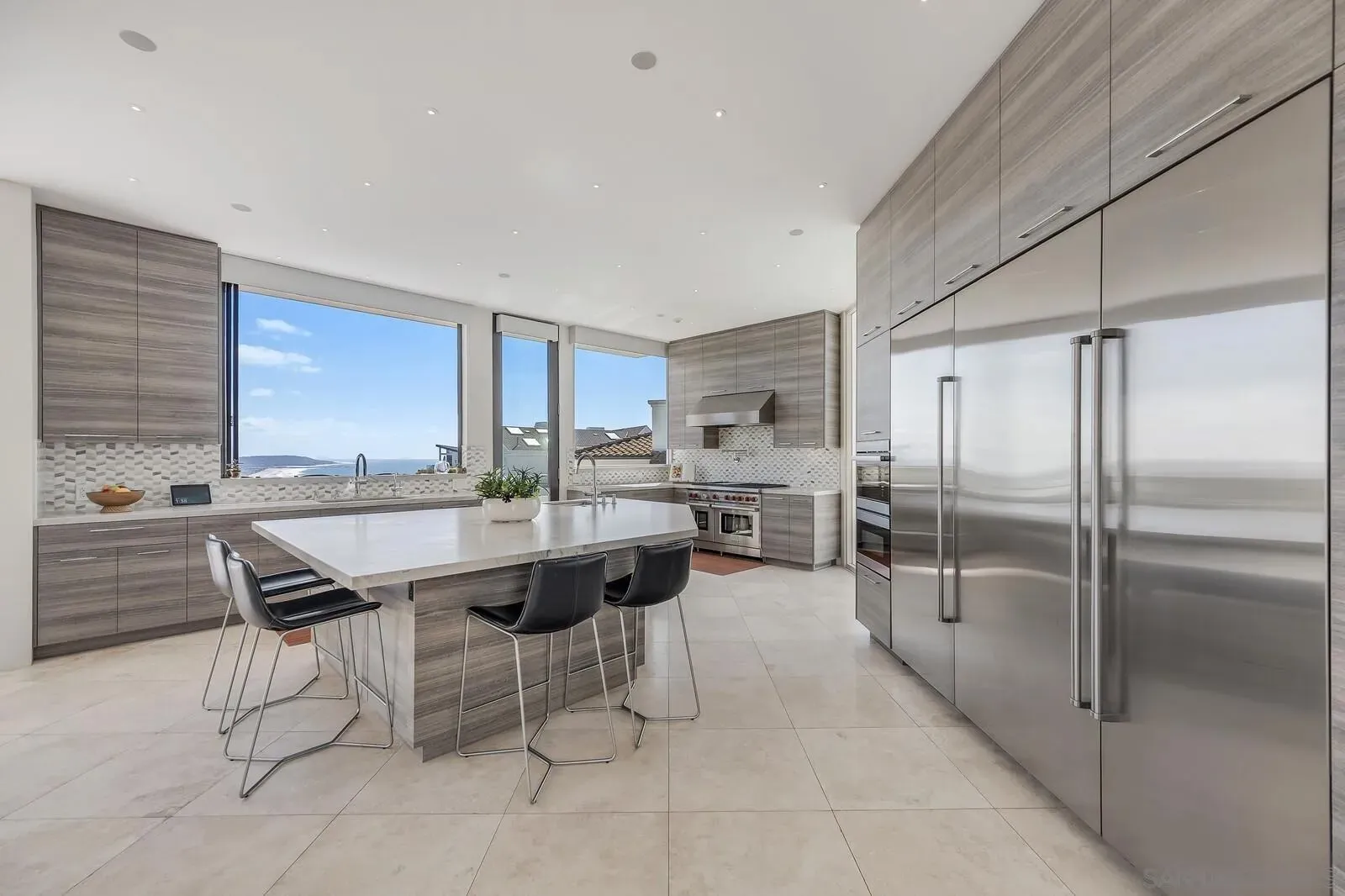 La Jolla, California 92037, United States, 5 Bedrooms Bedrooms, ,6 BathroomsBathrooms,Residential,Active,90771