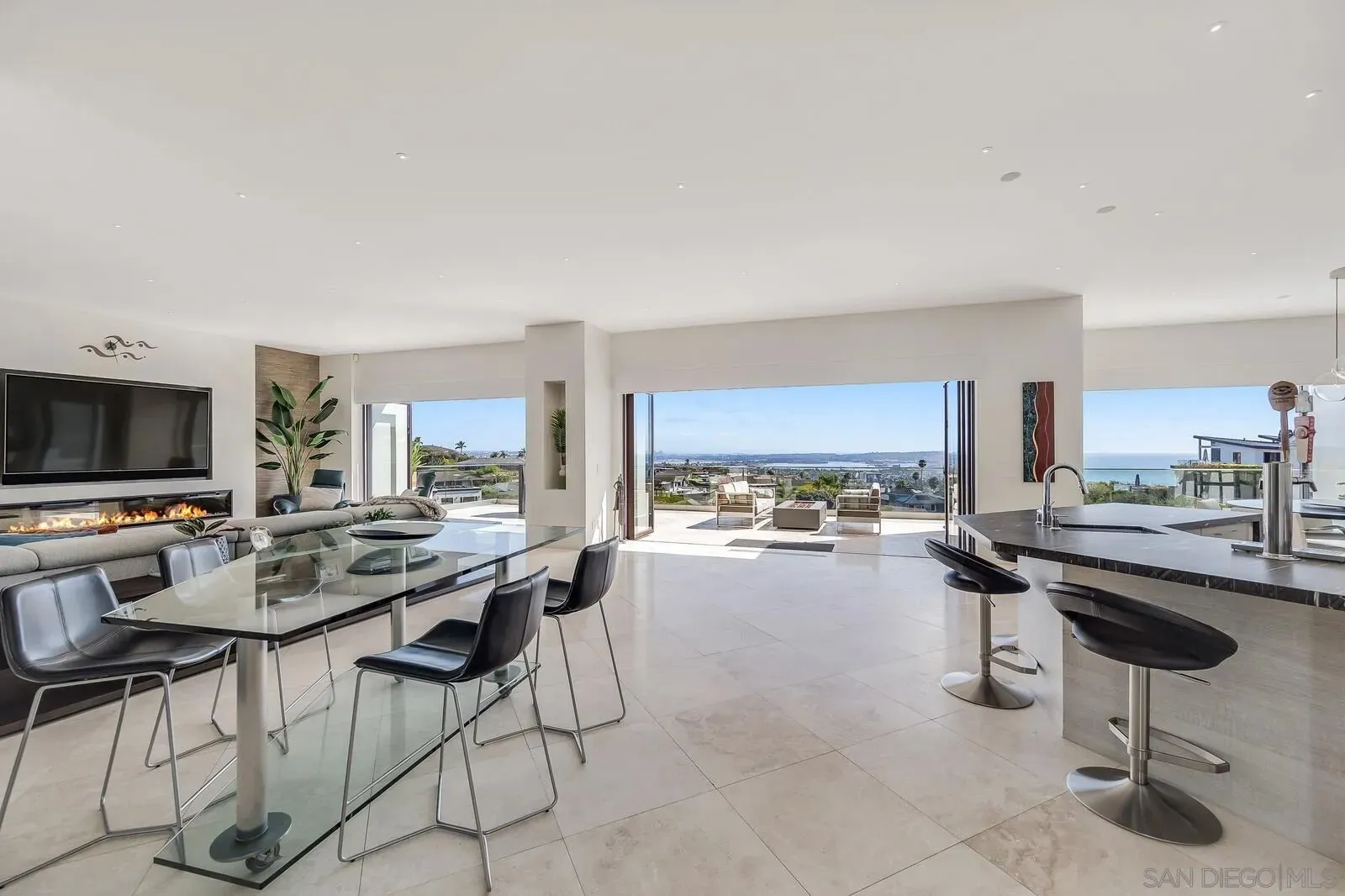 La Jolla, California 92037, United States, 5 Bedrooms Bedrooms, ,6 BathroomsBathrooms,Residential,Active,90771