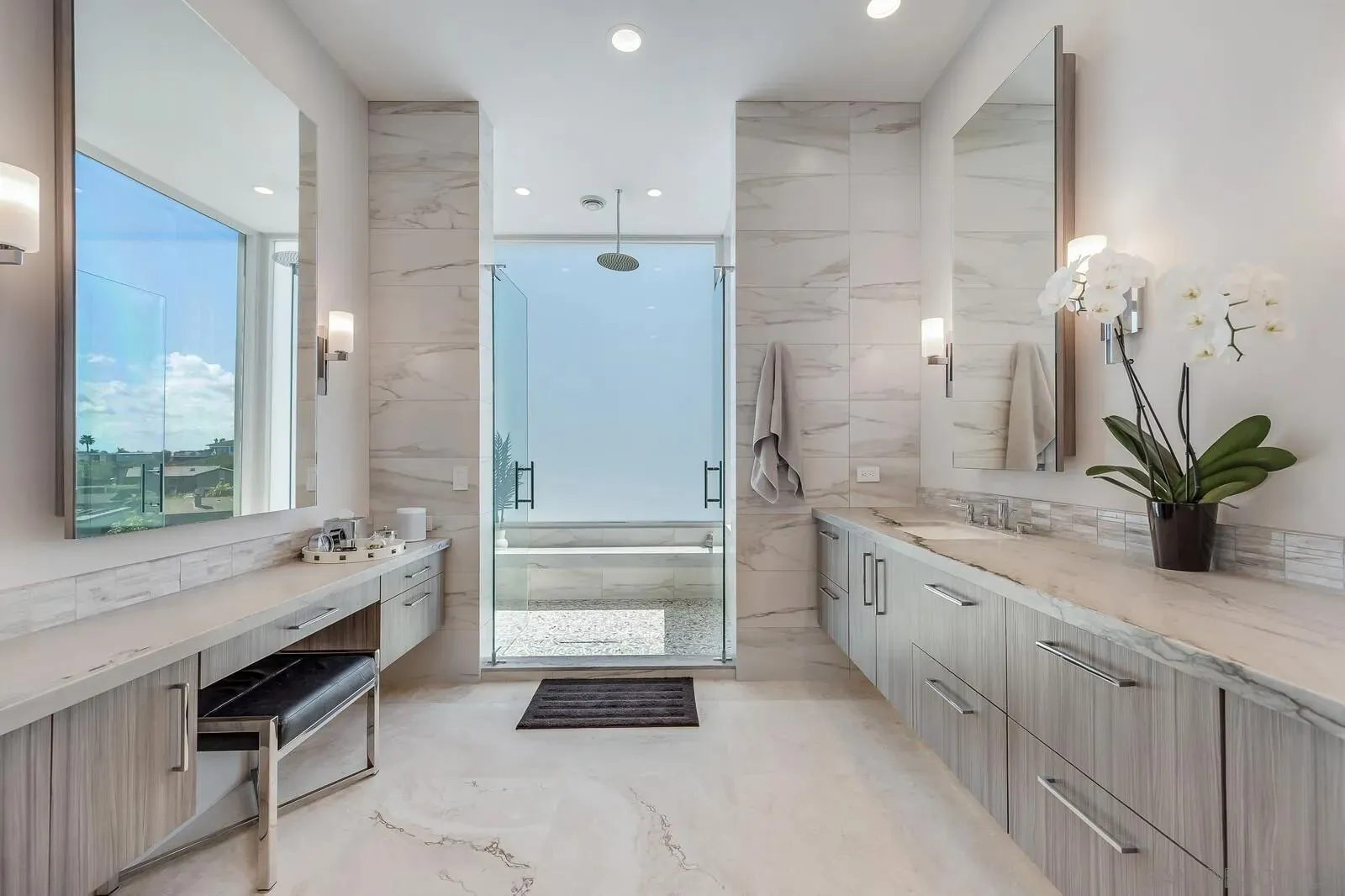 La Jolla, California 92037, United States, 5 Bedrooms Bedrooms, ,6 BathroomsBathrooms,Residential,Active,90771