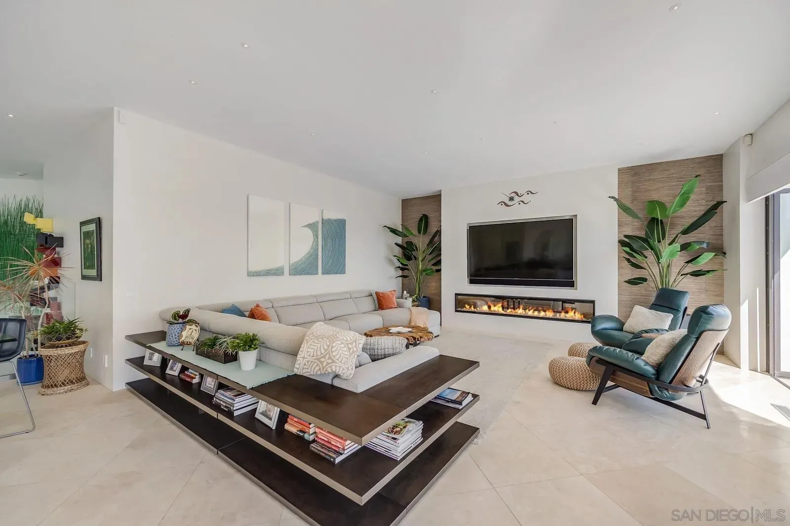 La Jolla, California 92037, United States, 5 Bedrooms Bedrooms, ,6 BathroomsBathrooms,Residential,Active,90771