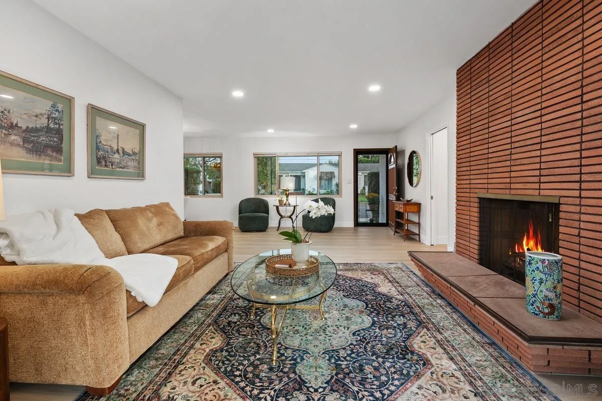 4386 Argos Dr