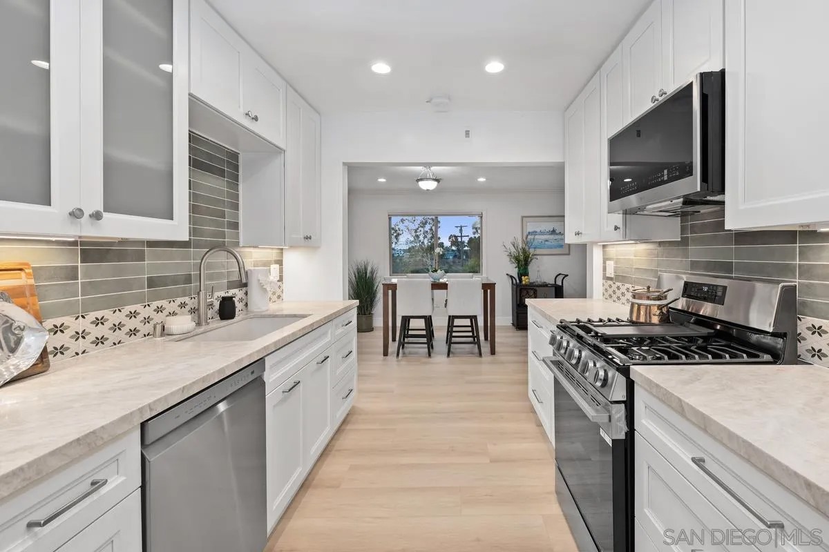 4386 Argos Dr