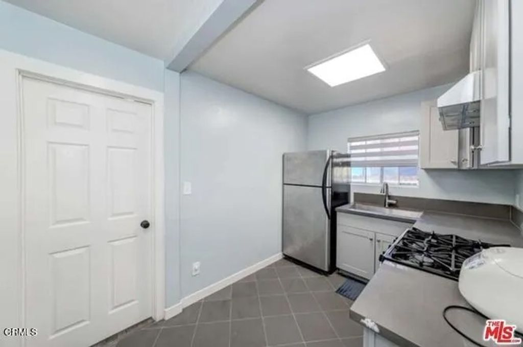 Photo of 1726 W 37th Place #2, Los Angeles, CA 90018 (MLS # P1-26527)