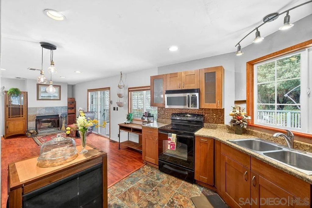 8975 Lawrence Welk Dr SPC 451 451