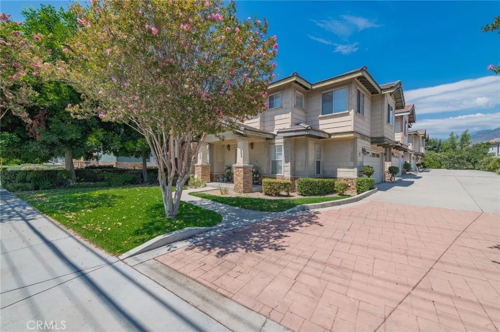 819 W Duarte
