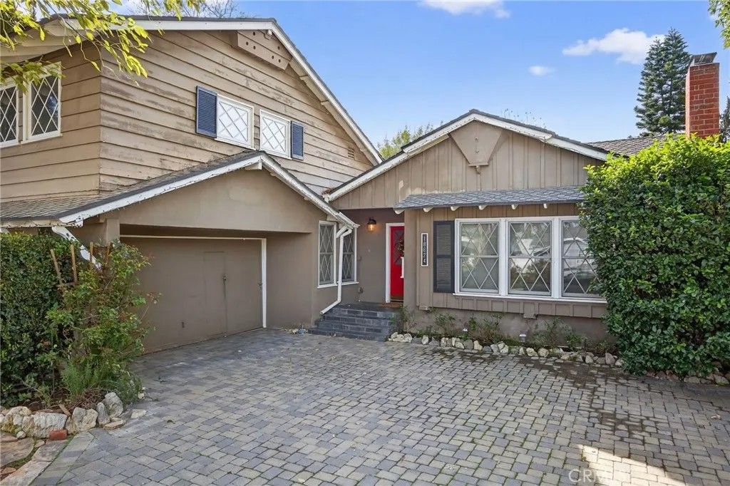 Photo of 18624 Gledhill Street, Northridge, CA 91324 (MLS # SR26041174)