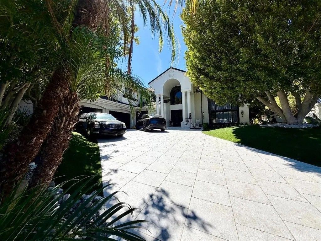 Photo of 25548 Kingston Court, Calabasas, CA 91302 (MLS # SR26095577)