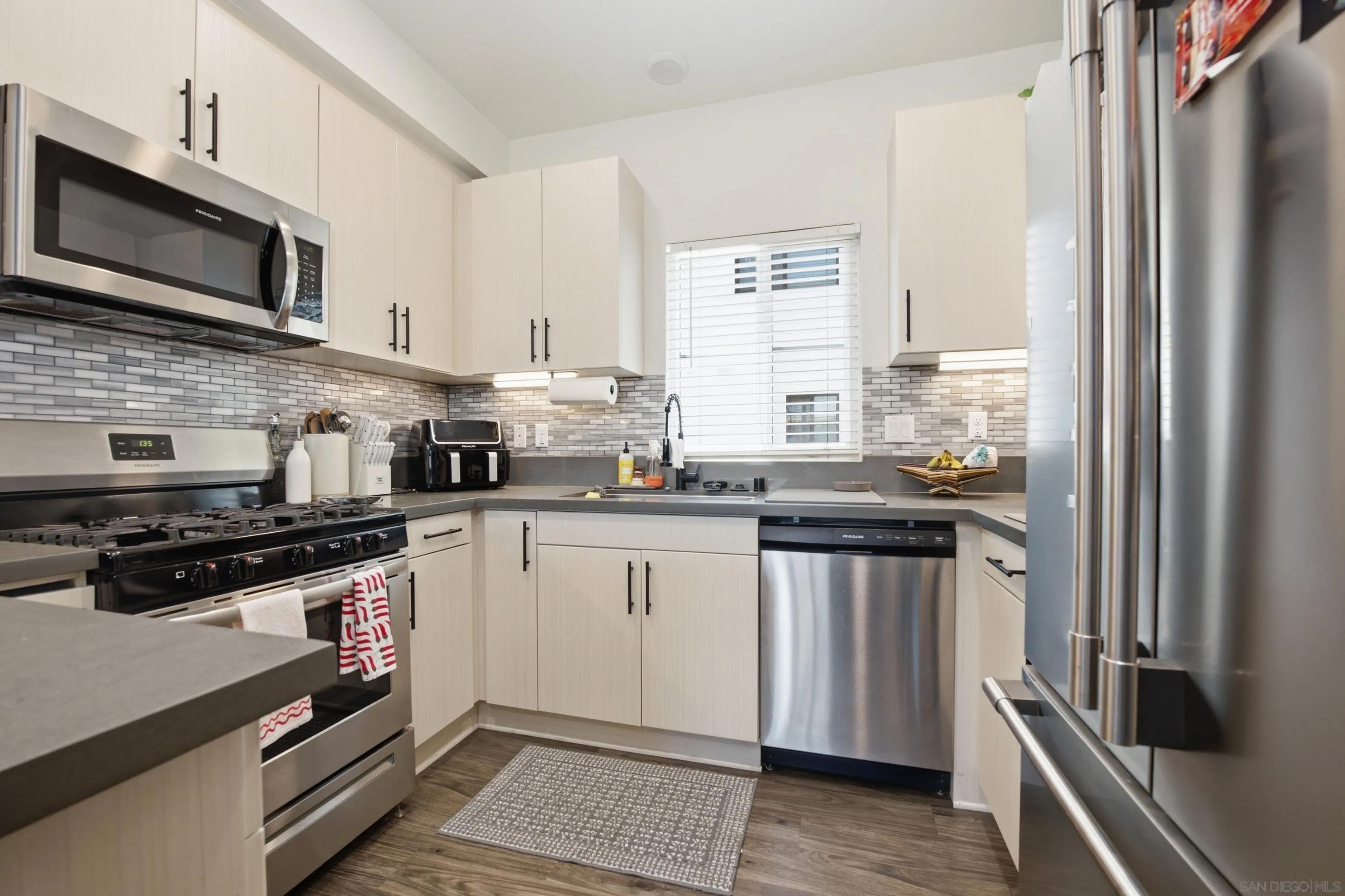 4464 Ocean View Boulevard 1