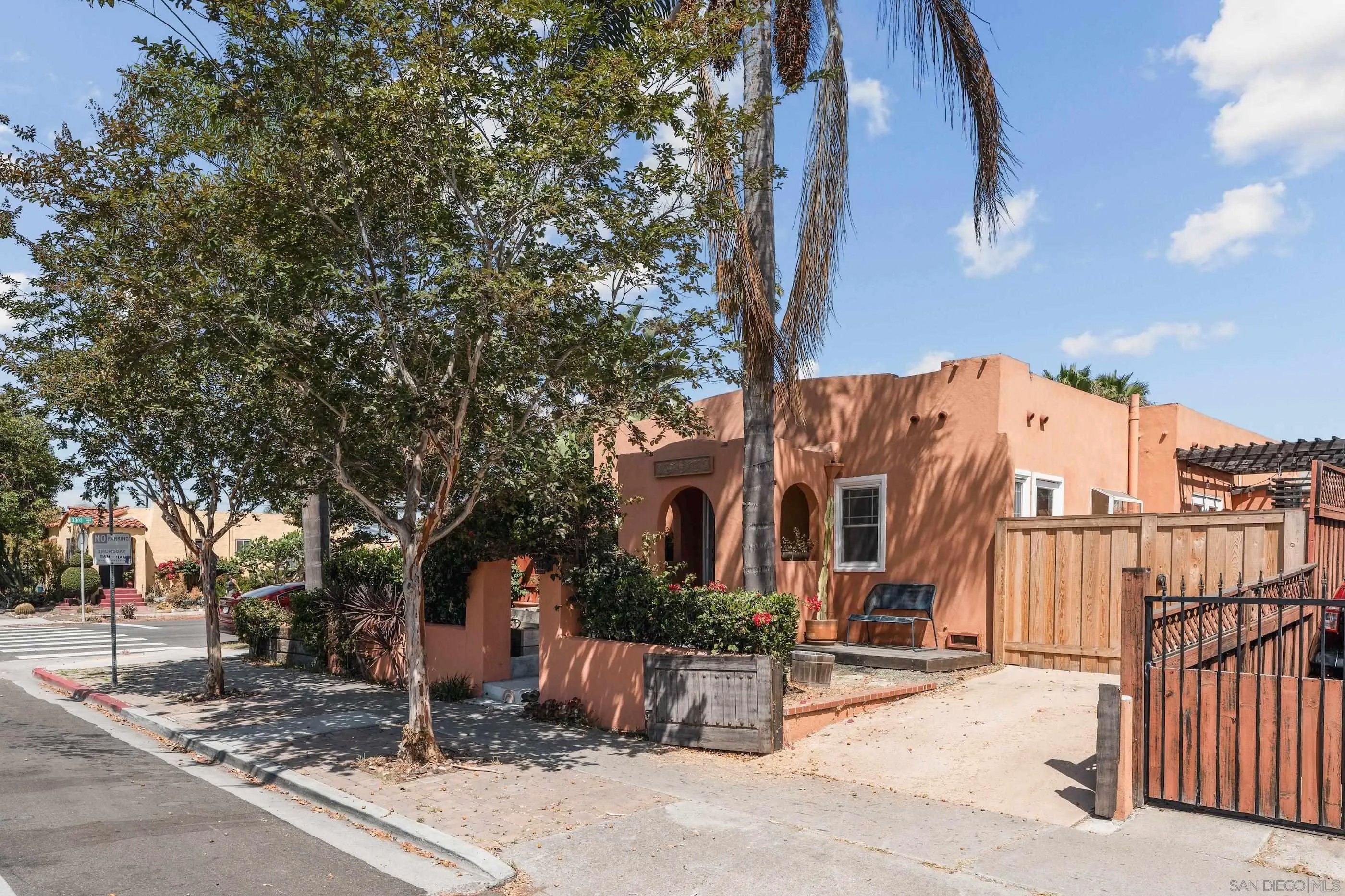 3262 Meade Ave