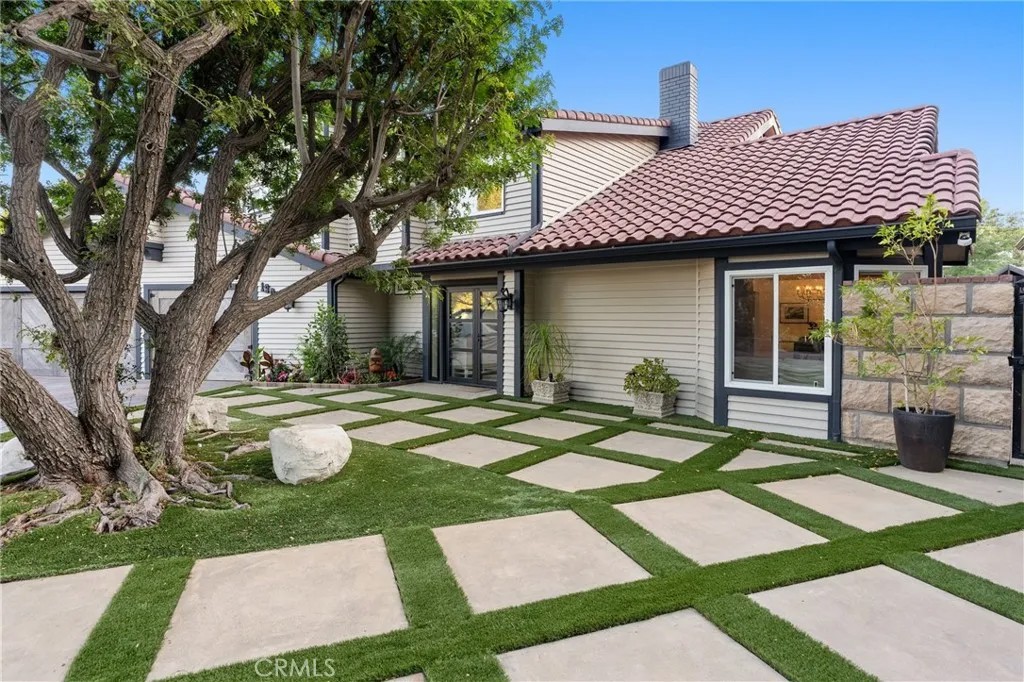 19022 Shamrock Lane