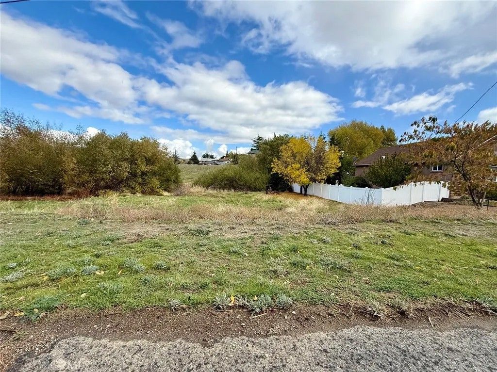Photo of 0 Lesina Dr, Lancaster, CA 93536 (MLS # SR26102789)