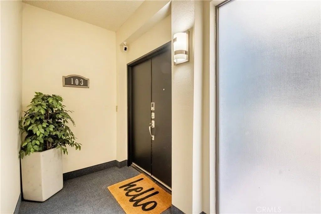 Photo of 1305 N Columbus Avenue #103, Glendale, CA 91202 (MLS # BB25266894)