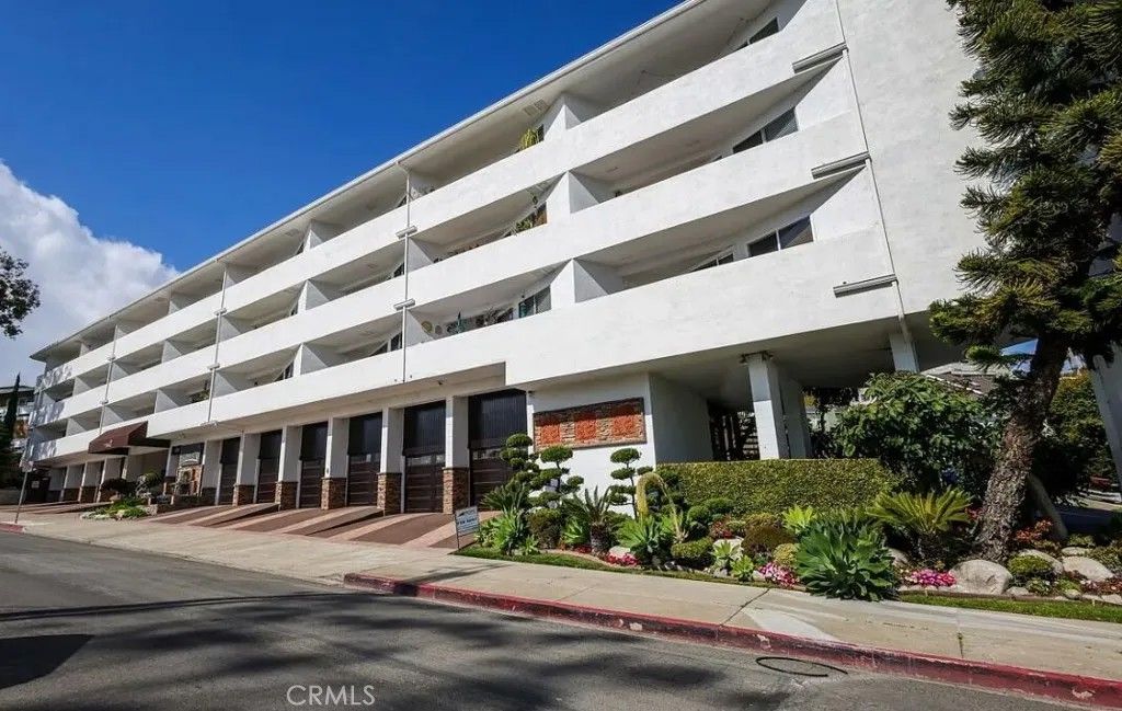 Photo of 100 Cliff Drive #6, Laguna Beach, CA 92651 (MLS # SR26009981)