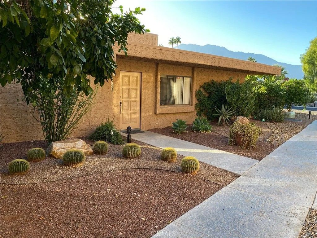 Photo of 5798 Los Coyotes Dr, Palm Springs, CA 92264 (MLS # DW26041651)