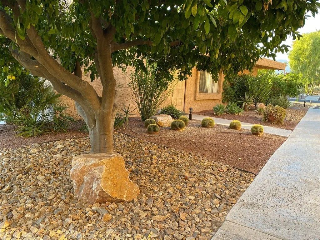 Photo of 5798 Los Coyotes Dr, Palm Springs, CA 92264 (MLS # DW26041651)