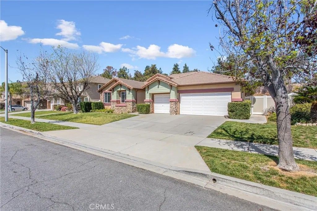 Photo of 34822 Maplewood Ln, Yucaipa, CA 92399 (MLS # IG26059436)