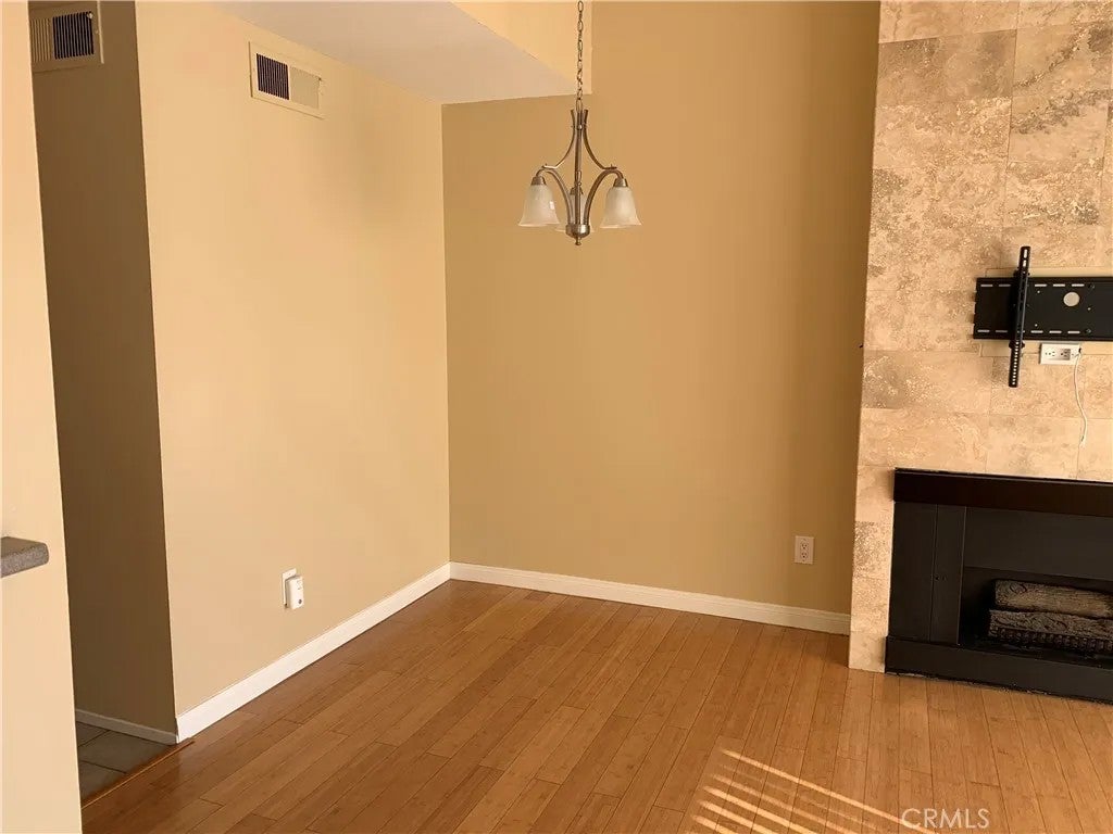 700 W La Veta Avenue O12