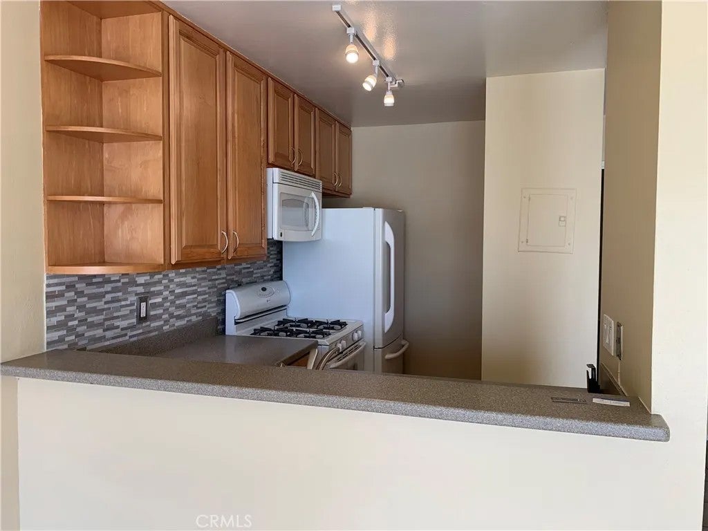 700 W La Veta Avenue O12