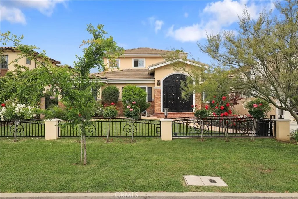 65 W Lemon Avenue