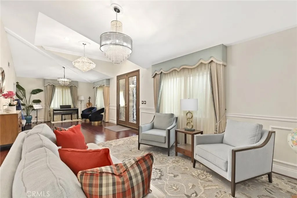 65 W Lemon Avenue