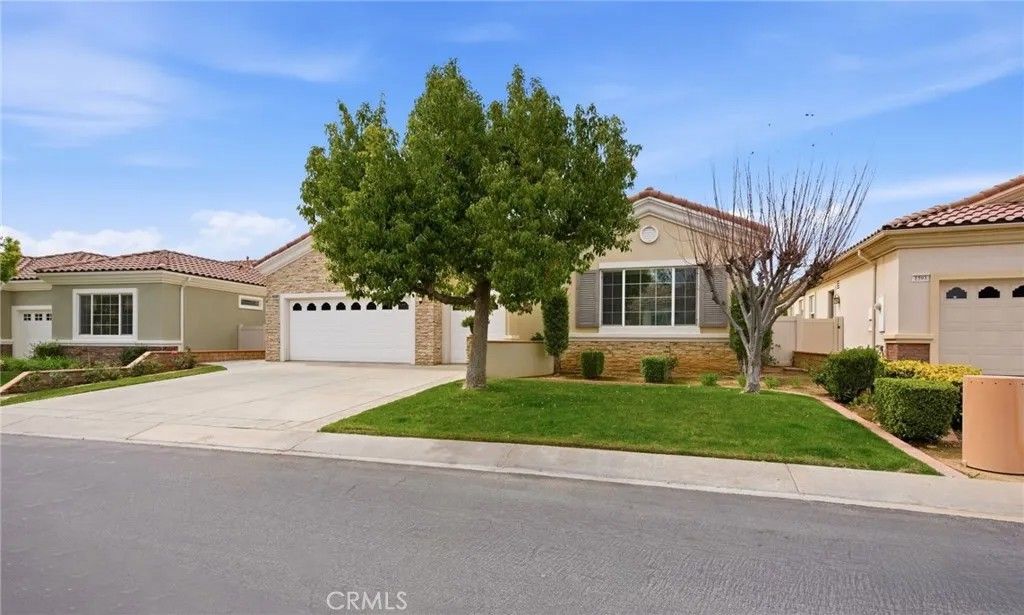 Photo of 1591 Castle Pines, Beaumont, CA 92223 (MLS # IG26051453)