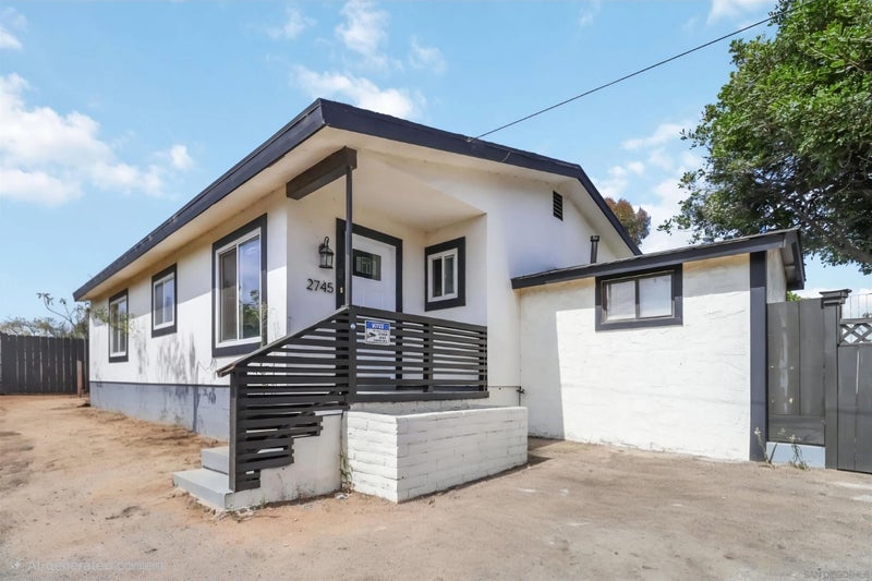 2743-2745 Ridgeway Dr.