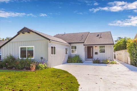 Photo of 5822 Saloma Ave, Sherman Oaks, CA 91411 (MLS # SR26081793)