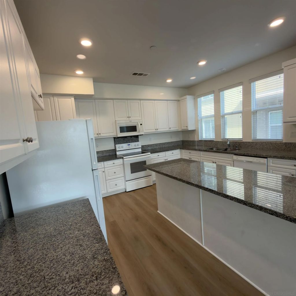 Photo of 311 Mission Terrace Ave, San Marcos, CA 92069 (MLS # 260001853)