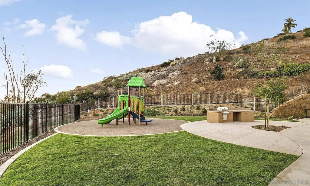 Photo of 311 Mission Terrace Ave, San Marcos, CA 92069 (MLS # 260001853)