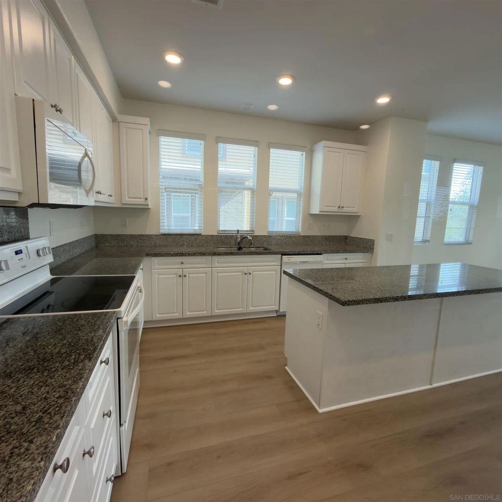 Photo of 311 Mission Terrace Ave, San Marcos, CA 92069 (MLS # 260001853)