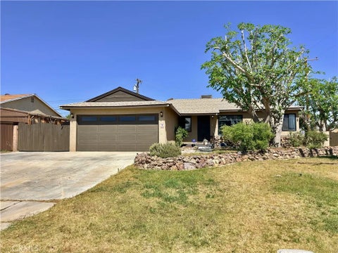Photo of 44118 Kingtree AVE, Lancaster, CA 93534 (MLS # SR26216886)