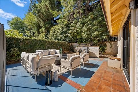 Tiny photo for 673 S Mentor Avenue, Pasadena, CA 91106 (MLS # WS25224597)