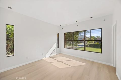 Tiny photo for 673 S Mentor Avenue, Pasadena, CA 91106 (MLS # WS25224597)