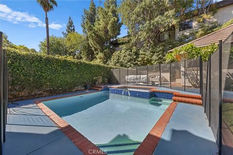 Tiny photo for 673 S Mentor Avenue, Pasadena, CA 91106 (MLS # WS25224597)