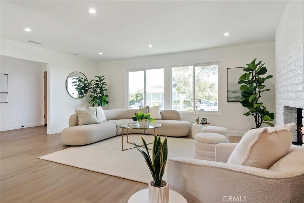 4296 Avenida Amelgado
