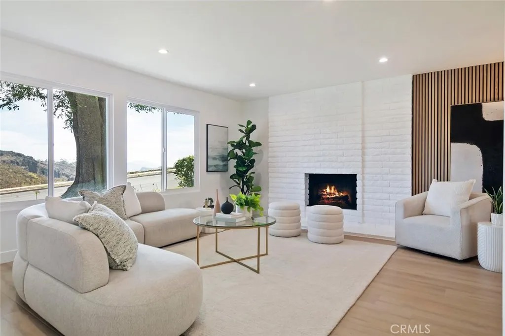 4296 Avenida Amelgado