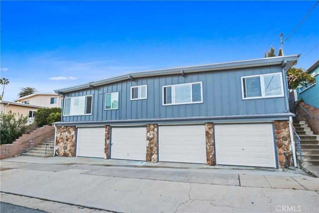 Photo of 719 Oro Terrace, San Pedro, CA 90731 (MLS # SB26048267)