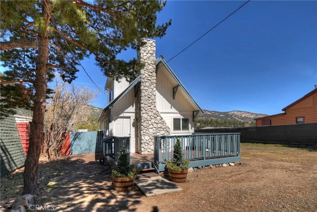 Photo of 927 W Fairway Blvd, Big Bear Lake, CA 92314 (MLS # IG26059965)