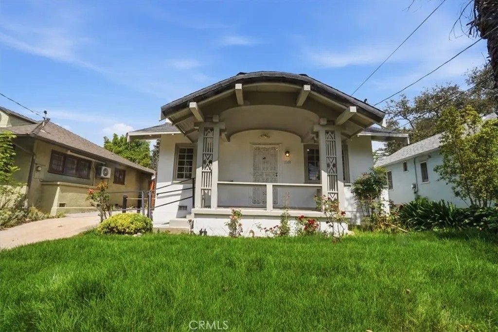 Photo of 1049 E Claremont St, Pasadena, CA 91104 (MLS # AR26072172)