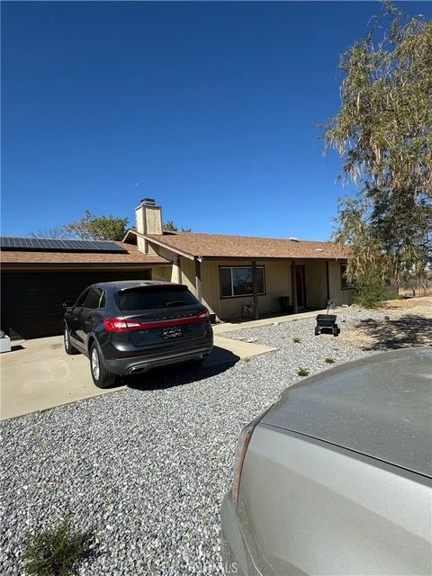 Photo of 12780 Hacienda Rd, Phelan, CA 92371 (MLS # HD25240221)