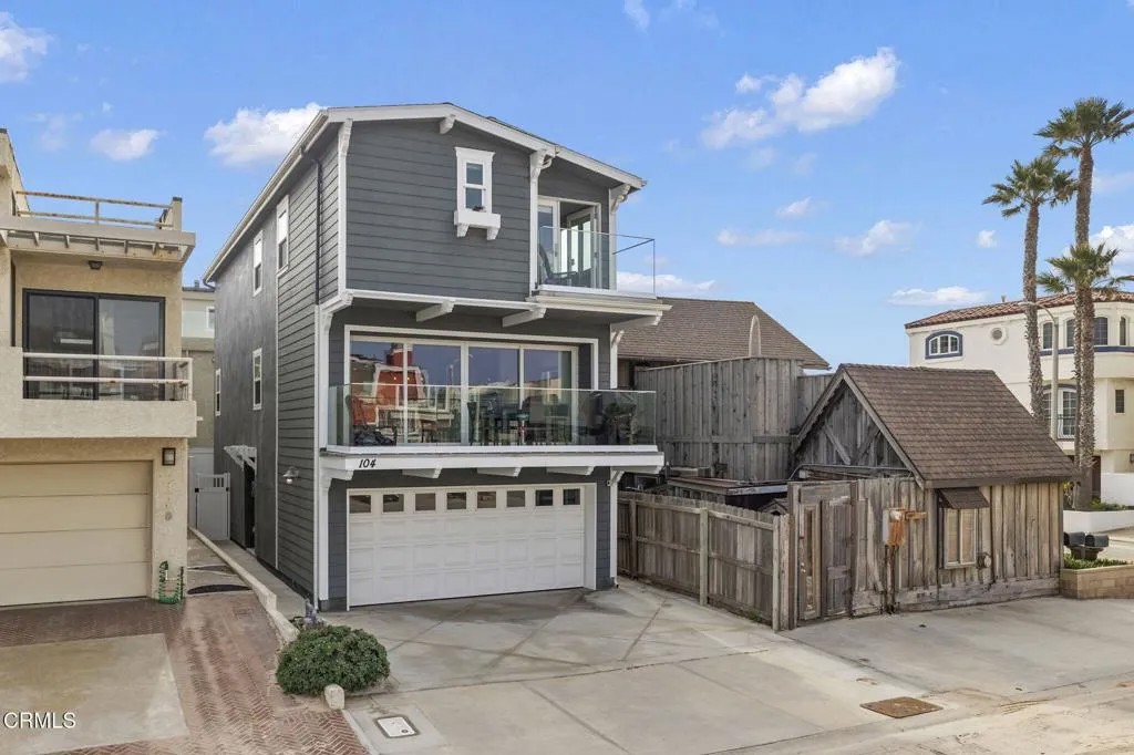 104 La Brea Street