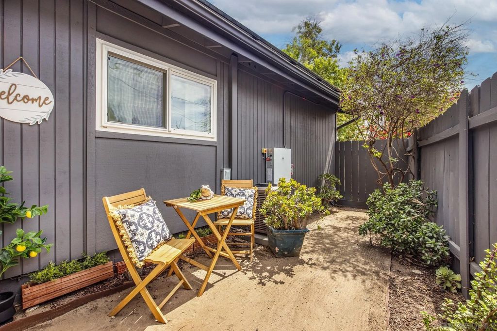 Photo of 2251 Famosa Blvd #B, San Diego, CA 92107 (MLS # 260008375)