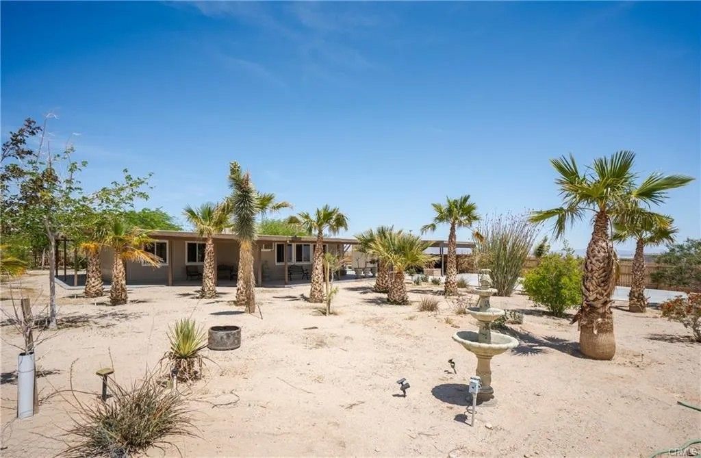 Photo of 66125 Brant Cross, Joshua Tree, CA 92252 (MLS # CV26017447)