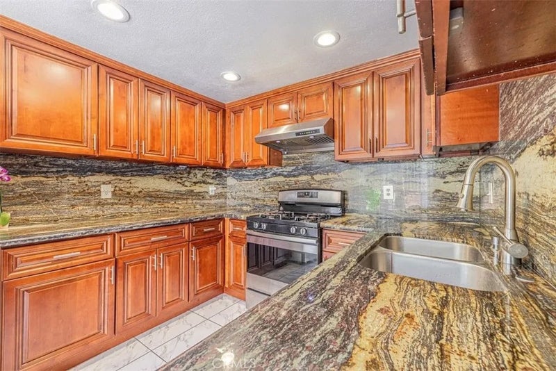 866 W 13th 2