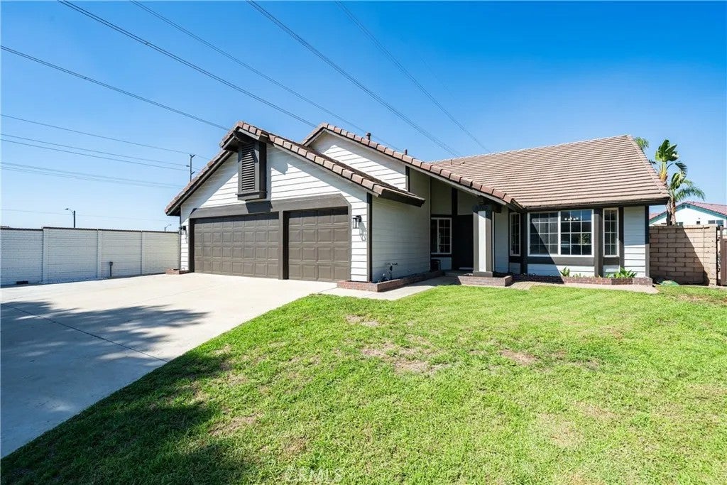 3762 S Peach Tree