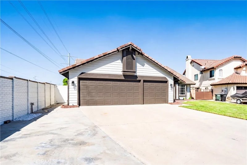 3762 S Peach Tree