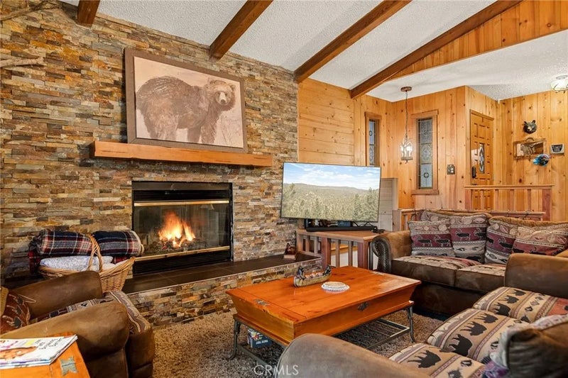 824 Oakmont Lane