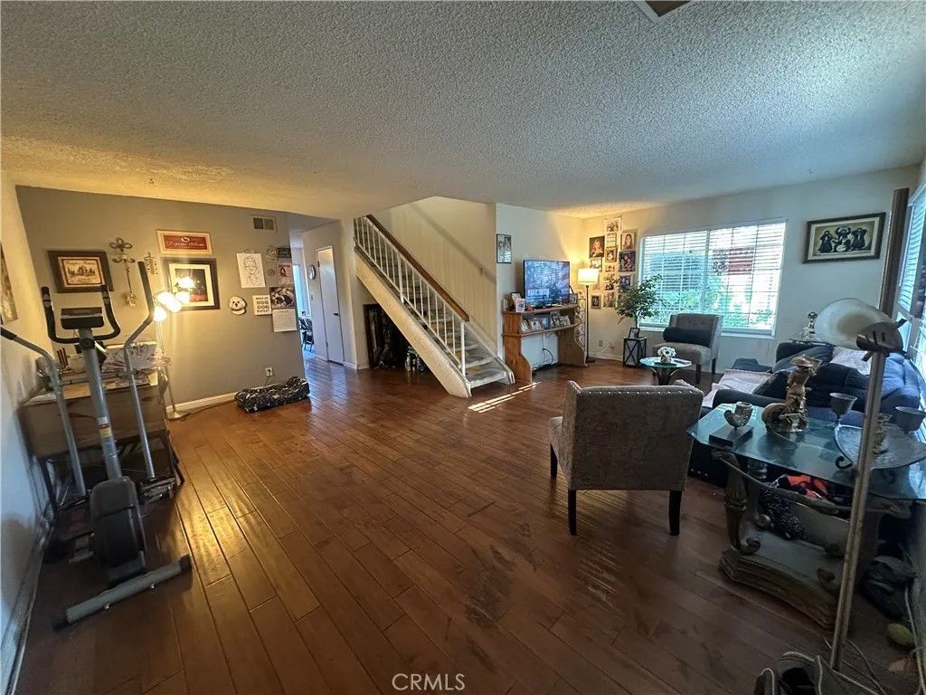 Photo of 6561 Vanalden Ave #5, Reseda, CA 91335 (MLS # SR25279186)