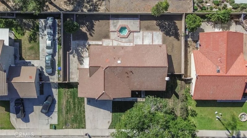 211 W Columbine Avenue